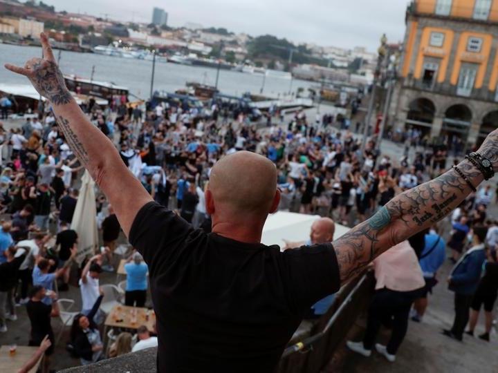Portekiz'i İstanbul yerine Porto'ya giden İngiliz taraftarlar yaktı