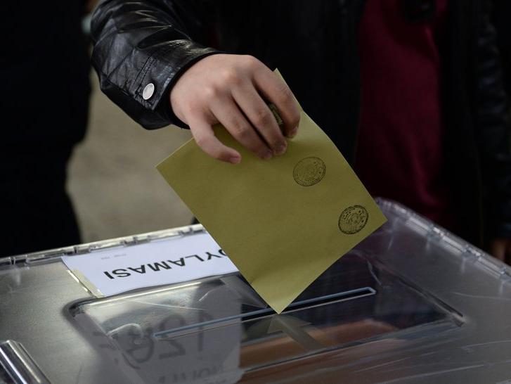 AKP’nin oy oranı % 34.3’e düştü