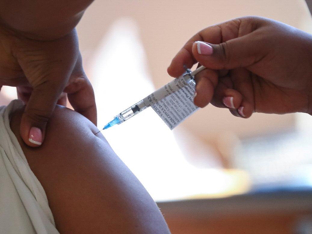 Uganda'da 800 kişiye sahte Covid-19 aşısı yapıldı