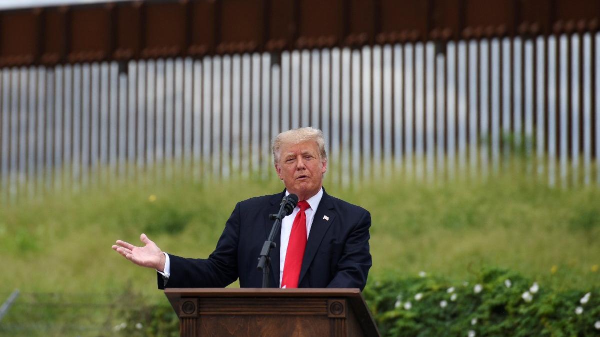 Trump sınırda konuştu: Biden ülkemizi yok ediyor