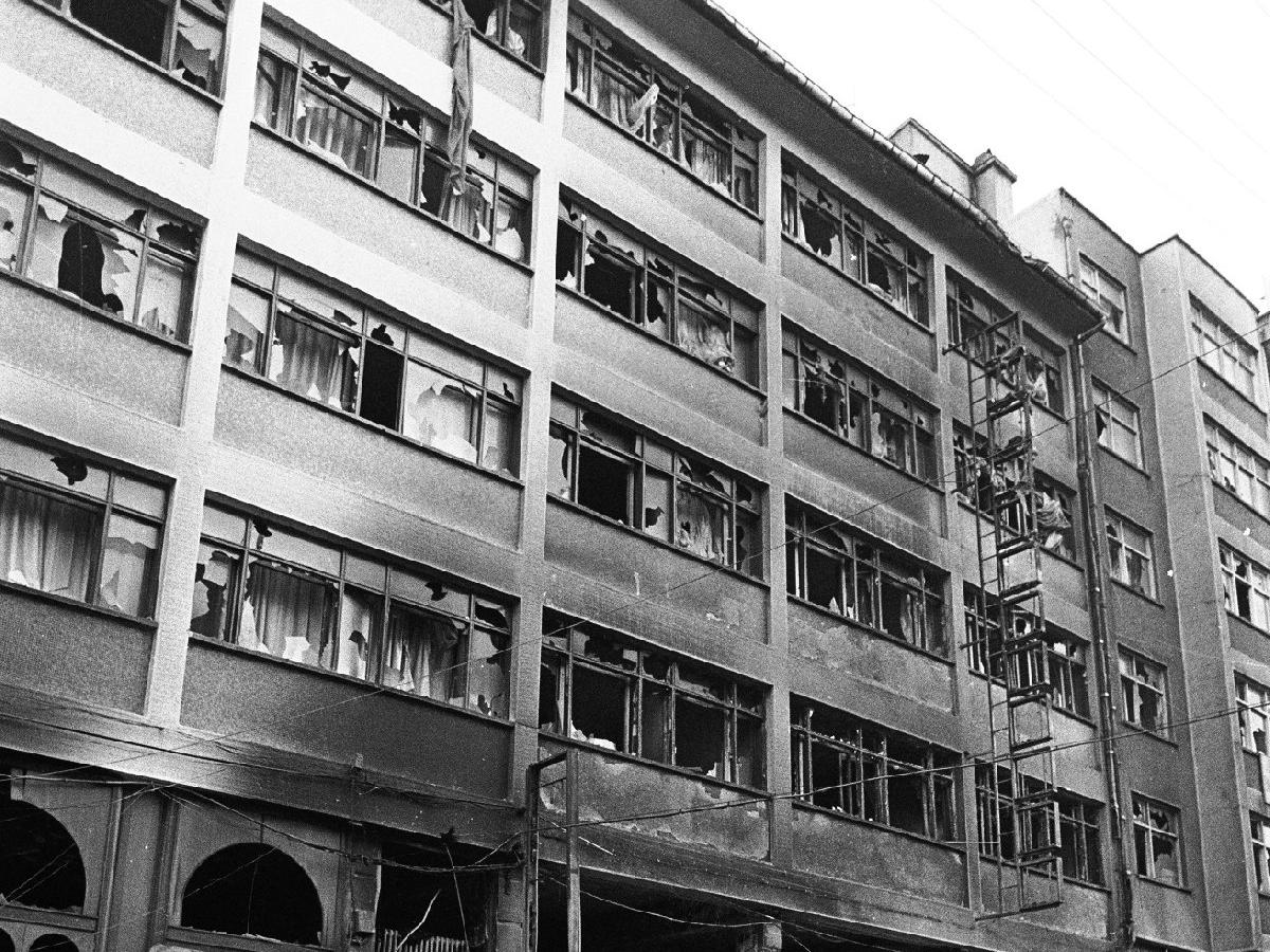 Sivas Katliamı üzerinden 28 yıl geçti: Madımak Oteli'nde neler yaşandı?