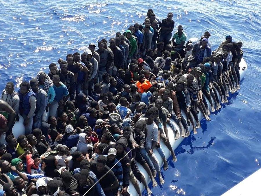 Akdeniz'de göçmen faciası... Tunus açıklarında tekne alabora oldu: Çok sayıda ölü var