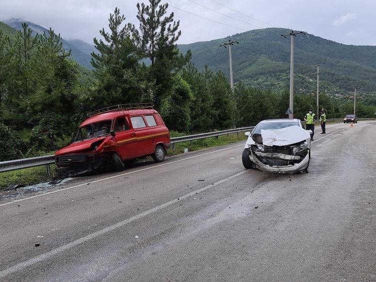Karabük’te 4 ayrı trafik kazası: 2’si çocuk biri ağır 8 yaralı