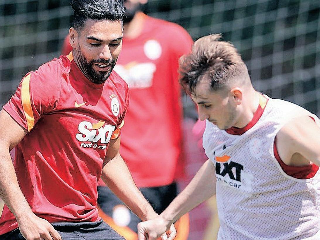 Falcao Galatasaray'ın sezon açılış kampına fırtına gibi başladı