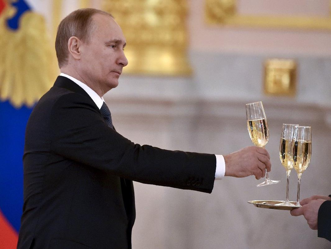 Fransa ile Rusya arasında şampanya gerilimi tırmanıyor