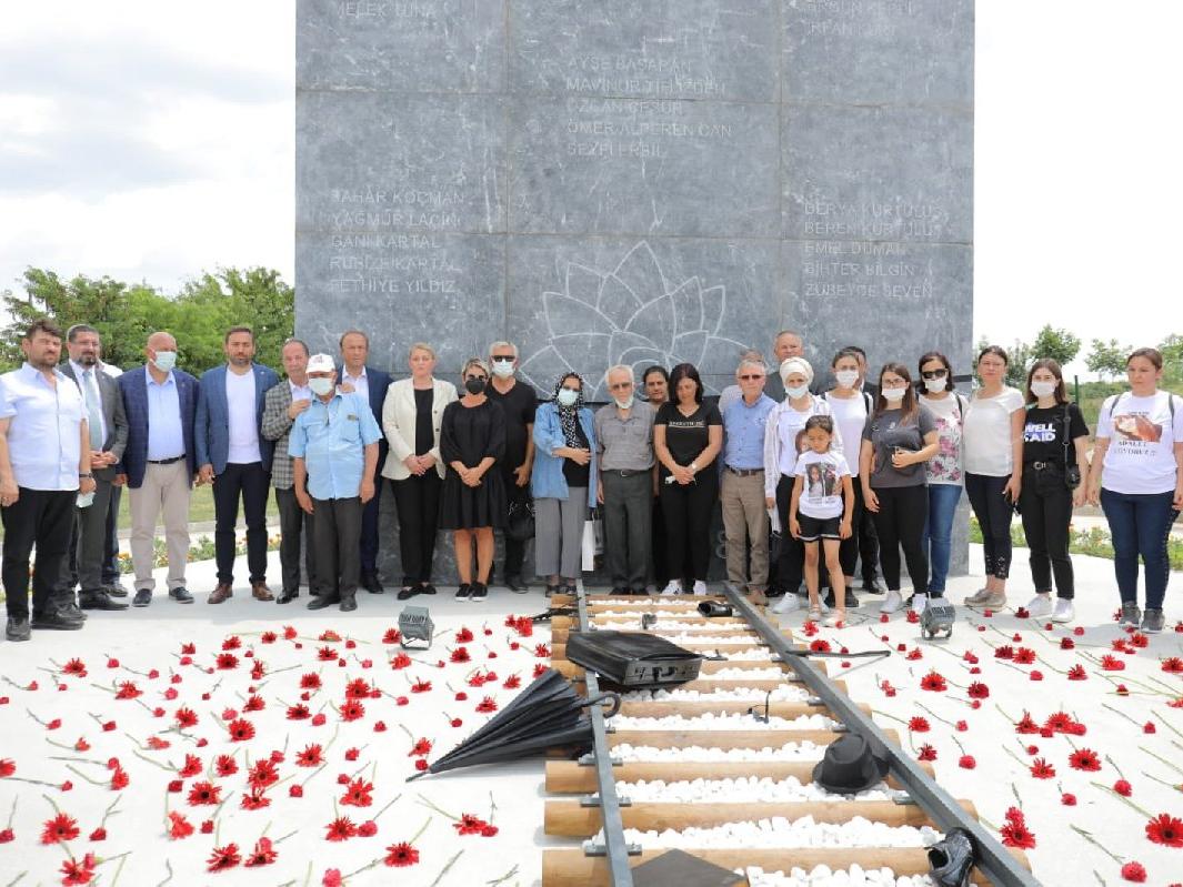 '8 Temmuz Anıtı' açıldı: Aynı acıyla can çekişiyoruz