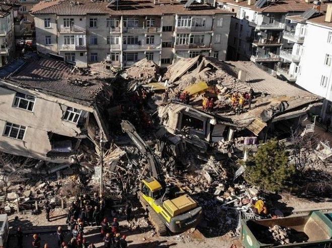 'Elazığ depreminin ardından köy evlerinin dahi temeli atılmadı'