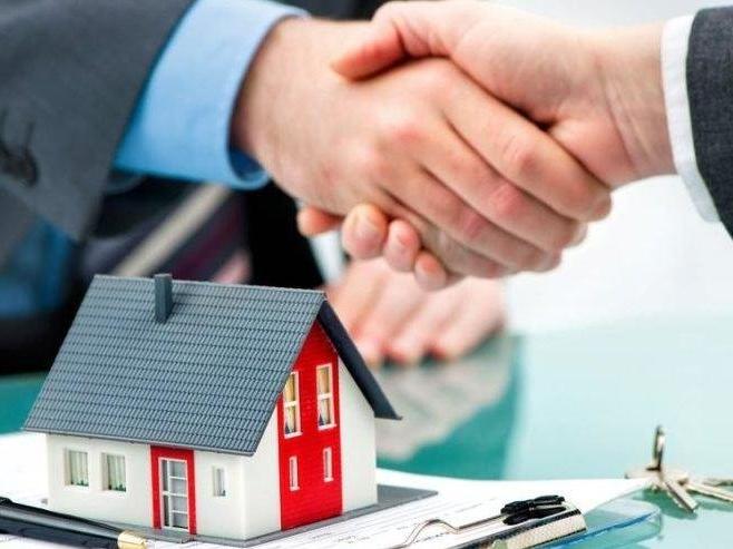 Hatay'da kapanan özel hastanenin 8 katlı binası satılacak