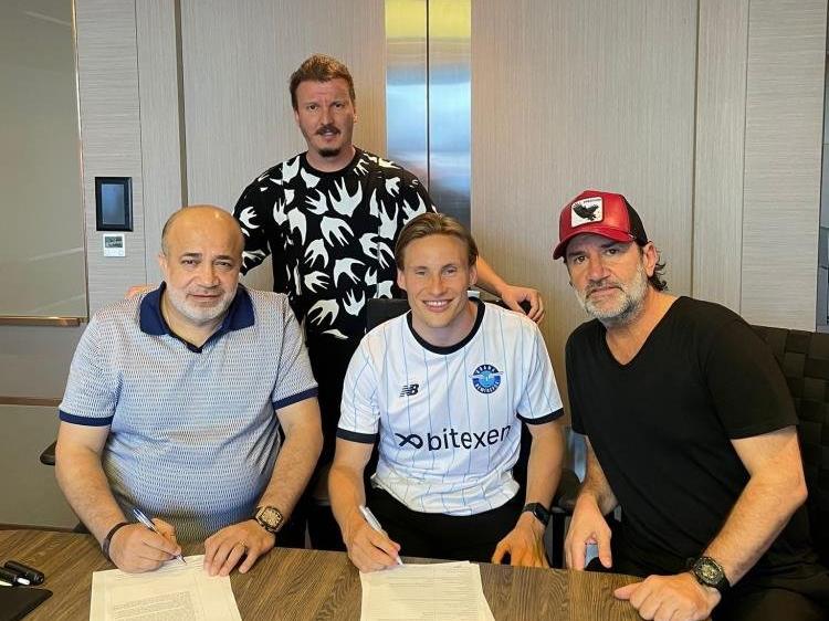 Adana Demirspor, Jonas Svensson'a 3 yıllık imza attırdı