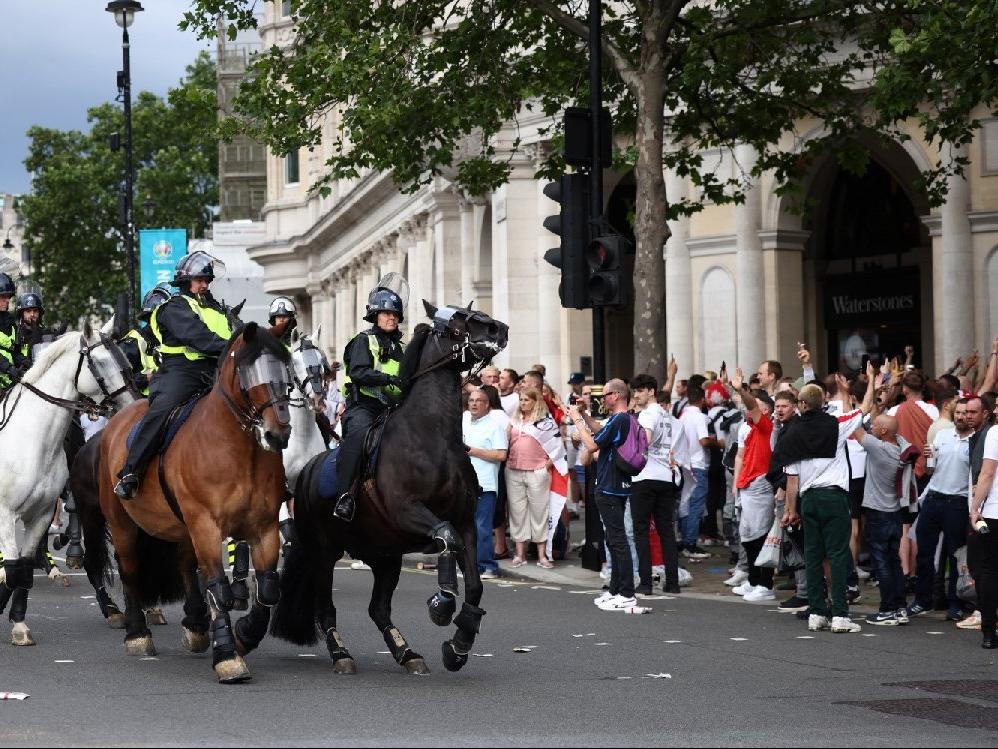 İngiliz taraftarlar EURO 2020 finali öncesi sokakları karıştırdı