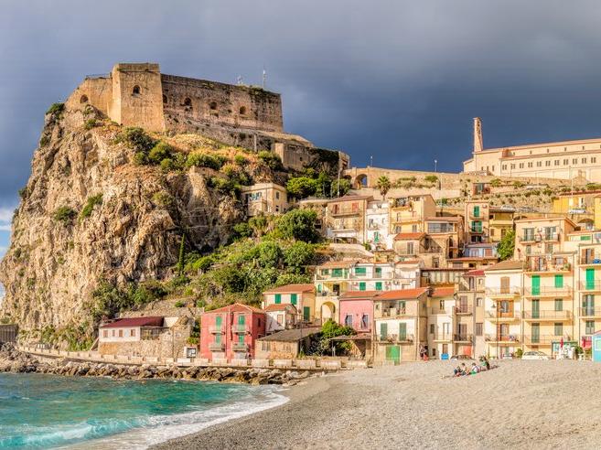 İtalya'dan cazip teklif: Denize yakın, yeşilin içinde yaşamak isteyenlere 33 bin dolar verilecek