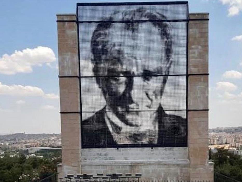 Sözcü, birinci sayfadan duyurmuştu: Atatürk Anıtı 111 gün sonra yerinde