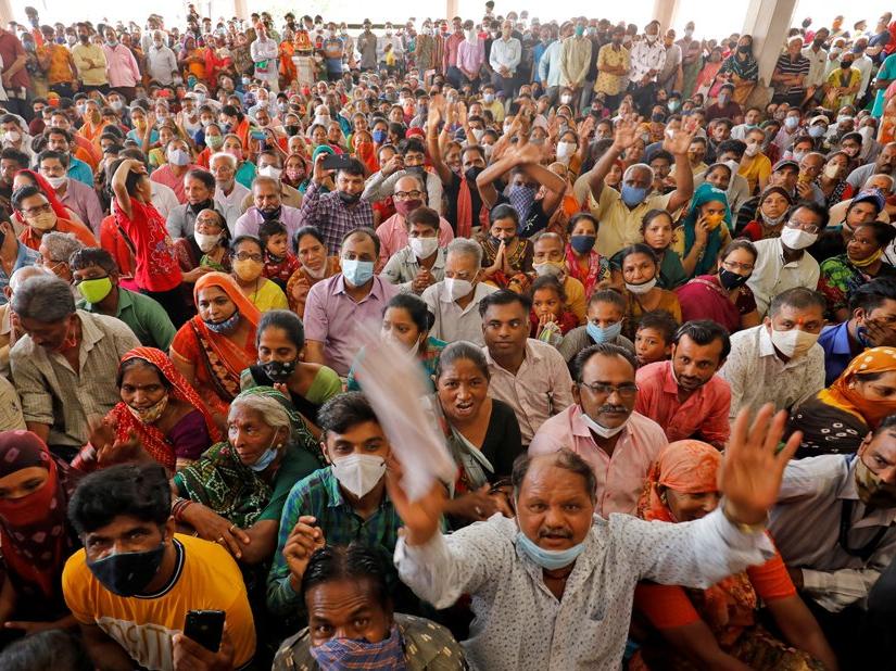 Hindistan'da nüfus artışını yavaşlatma planı: 3 çocuğu olan memurluğa başvuramayacak