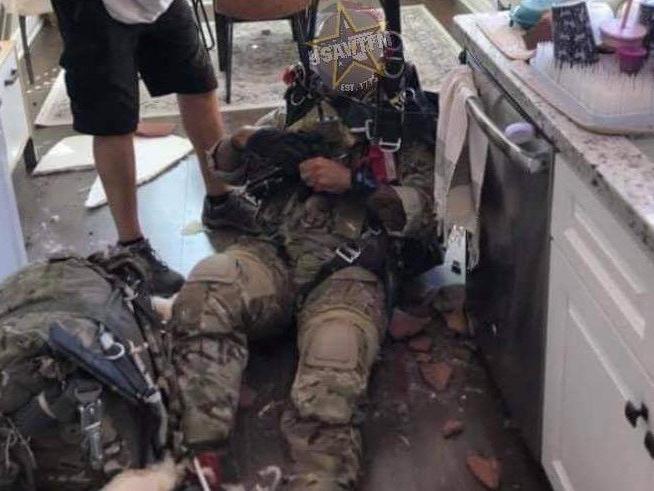 Paraşütü açılmayan asker bir evin mutfağına düştü