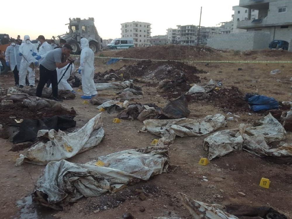 Afrin'de toplu mezar dehşeti! Manzara tüyler ürpertti
