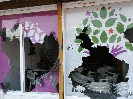 Marmaris'te HDP binasına saldıran kişi gözaltına alındı