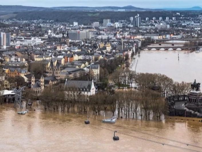 Almanya'yı sel bastı: Ölü ve kayıplar var, OHAL ilan edildi