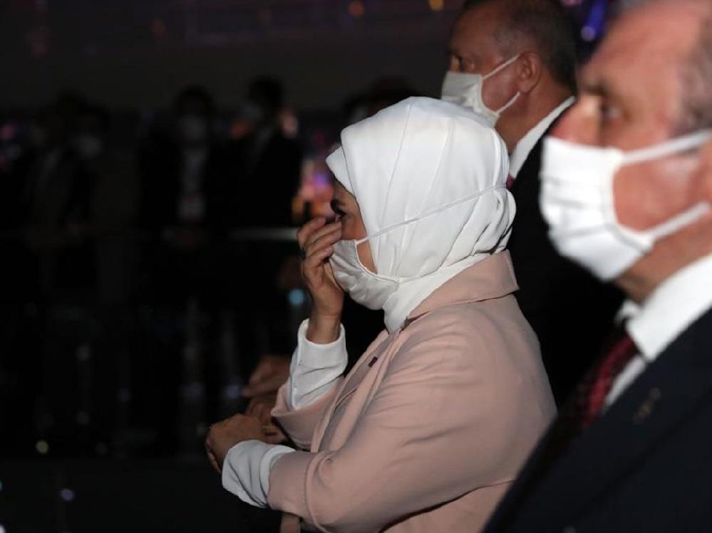 Emine Erdoğan 15 Temmuz anmasında gözyaşlarına hakim olamadı