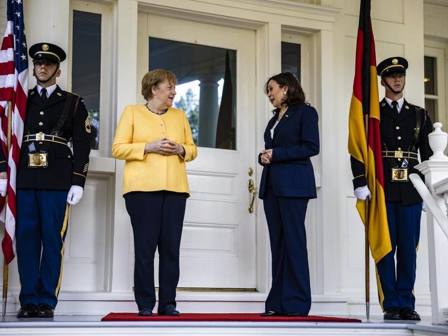 Angela Merkel, ABD Başkan Yardımcısı Harris ile bir araya geldi
