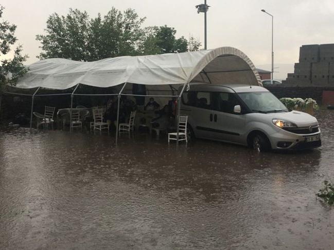 Ardahan'da sağanak yağış etkili oldu