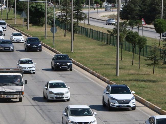 Afyonkarahisar'da bayram trafiği: 13 saatte 81 binden fazla araç geçti
