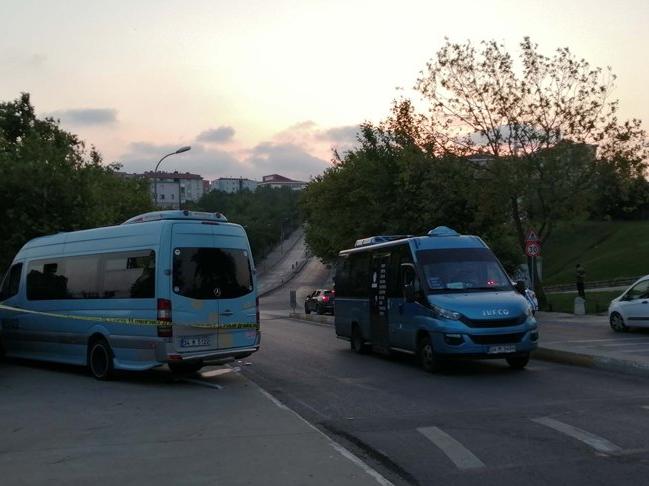 İstanbul'da silahlı saldırı düzenlenen yolcu minibüsü kaza yaptı