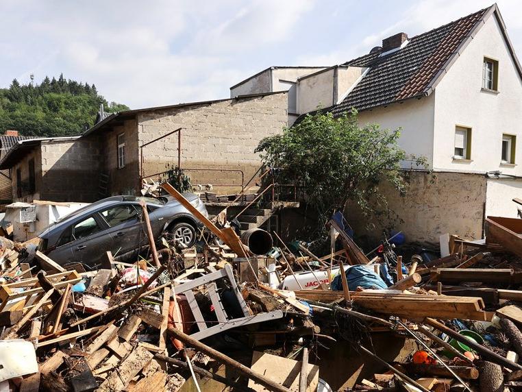 Almanya'da sel felaketinde ölü sayısı artıyor