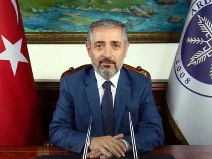 Ardahan Üniversitesi Rektörü 9 makamı birden üstlendi