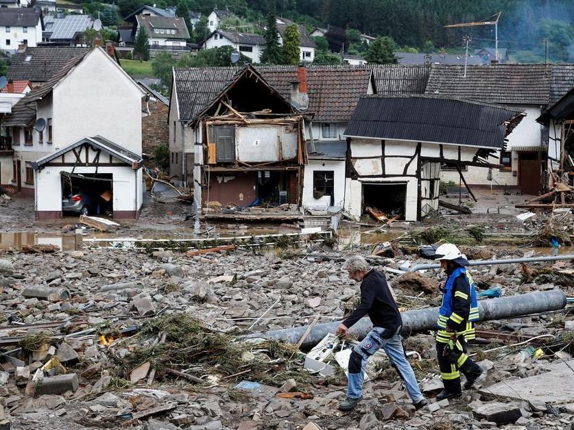 Almanya'da sel mağdurlarına 400 milyon euroluk acil yardım