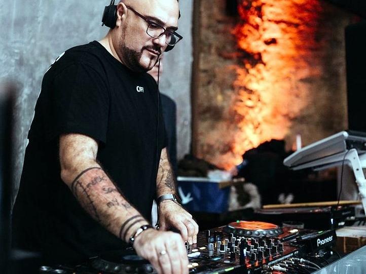 Yunanistan’da müzik dünyası yasta: Dünyaca ünlü DJ Karagounis elektrik çarpması sonucu öldü