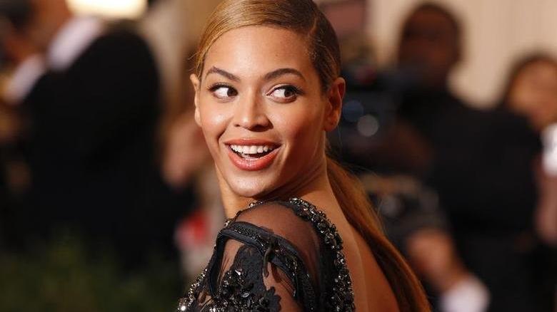 Beyoncé'nin yeni koleksiyonu için kocası Jay-Z poz verdi