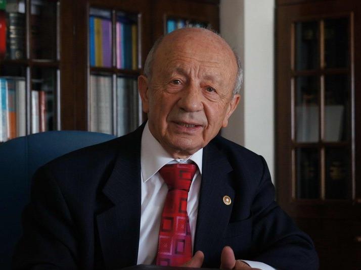 Milli Savunma eski Bakanı Hikmet Sami Türk sordu: Türkiye’de şeriat devleti mi isteniyor?