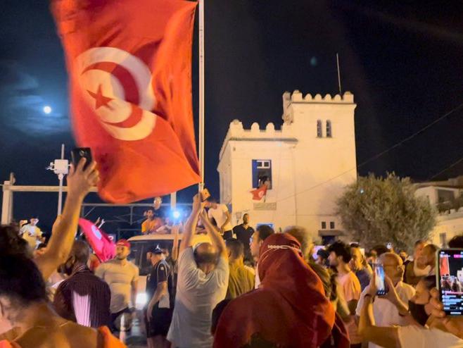 Tunus'ta siyasi kriz büyüyor: Parlamentonun yetkileri donduruldu
