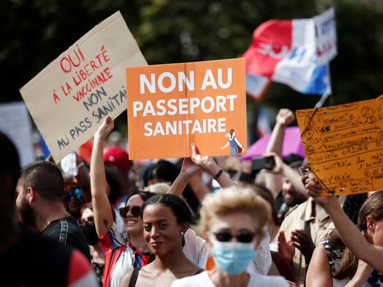 Fransa'da aşı pasaportu isyanı