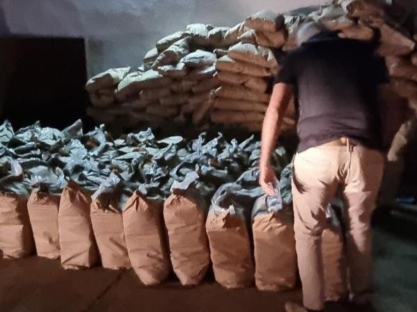 Şeker çuvallarının içine gizlenmiş 3 bin 416 kilo kokain ele geçirildi