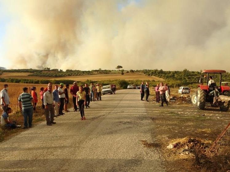 Yangın bölgesinde köylülerin tedirgin bekleyişi sürüyor