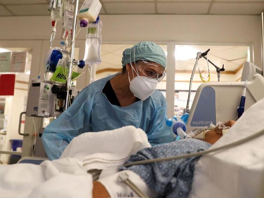 Covid hastanesi başhekimi: "Yatan 10 hastanın 9'u aşısız, tek çare aşı"
