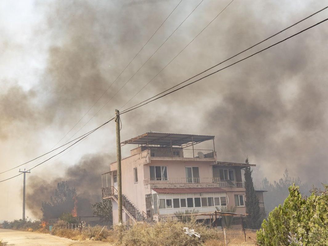 Mersin Aydıncık alevlere teslim: 3 mahalle boşaltıldı