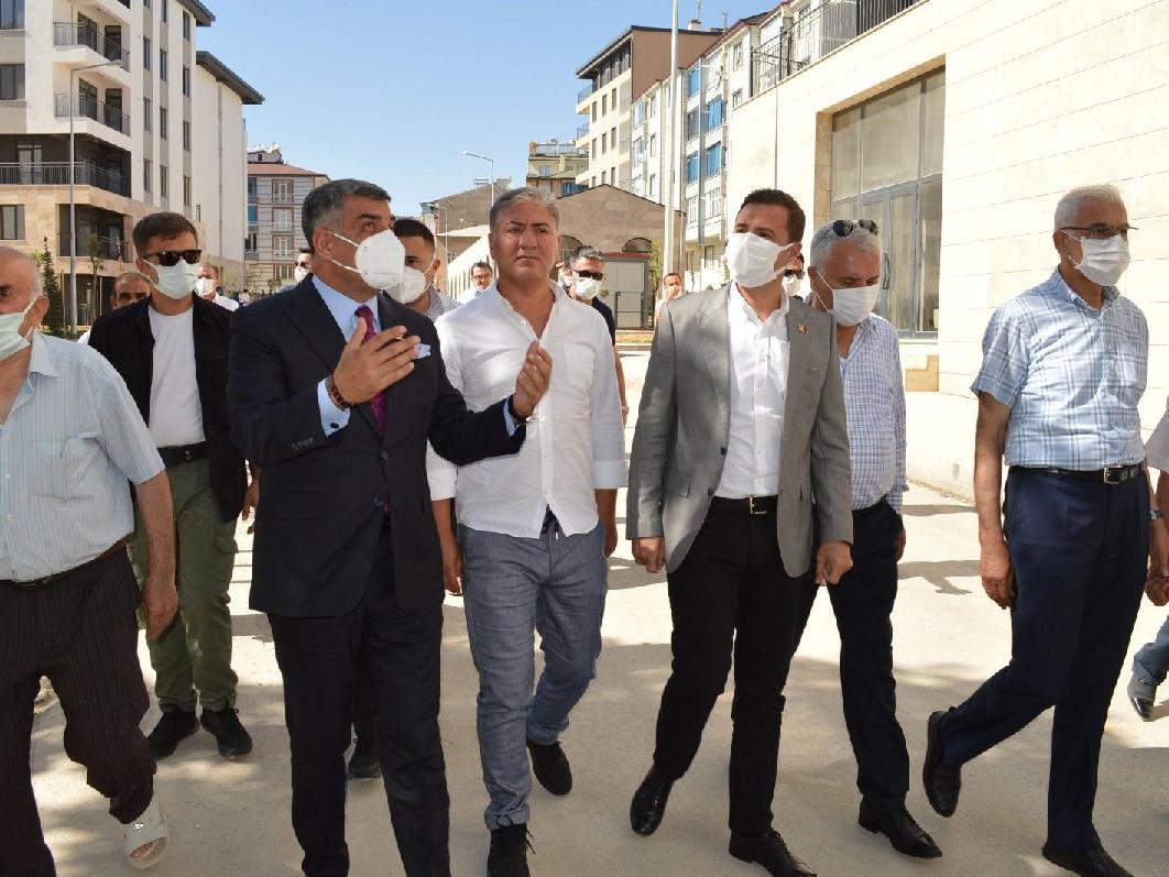 CHP'li heyet Elazığ'da depremzedeleri ziyaret etti