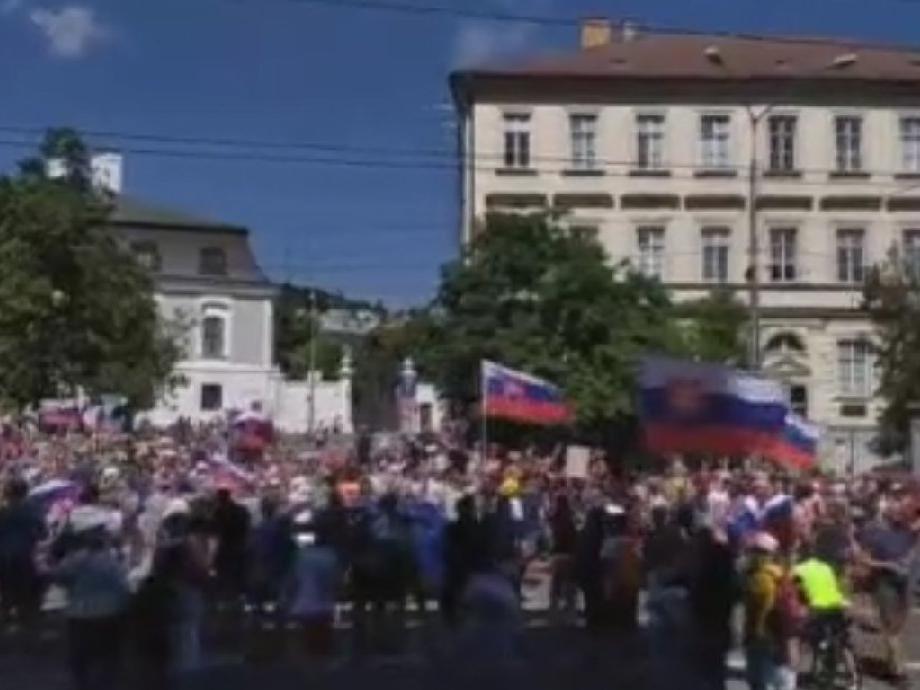 Slovakya'da aşı karşıtlarından yasa protestosu