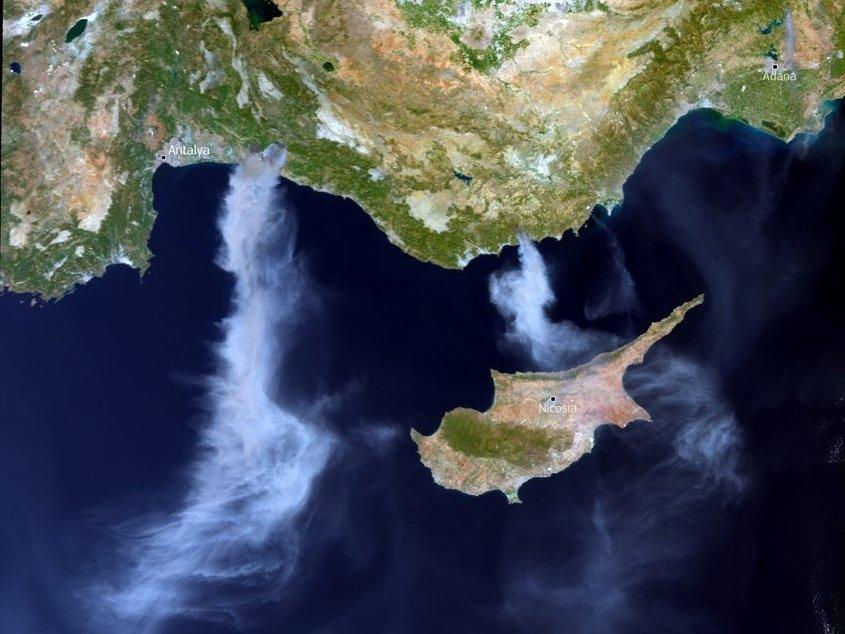 Yangın uydudan görüntülendi: Dumanlar Kıbrıs'a kadar uzandı