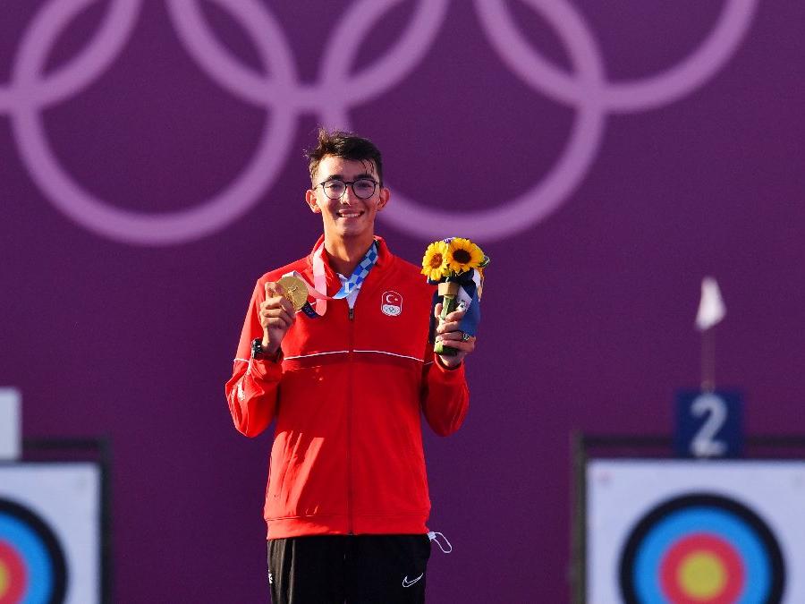 Mete Gazoz, 2020 Tokyo Olimpiyat Oyunları'nda altın madalya kazandı