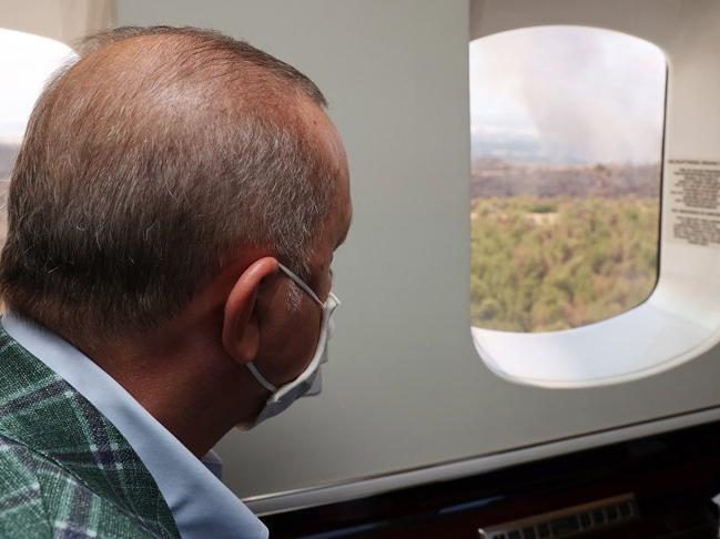 Yangın bölgesini havadan inceleyen Cumhurbaşkanı Erdoğan'a siyasetçilerden tepki