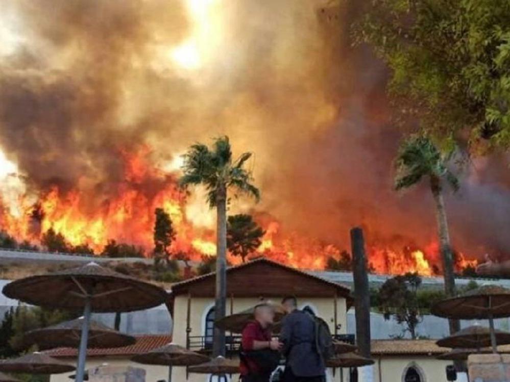 Yunanistan alevler içerisinde, köyler yandı kentler boşaltılıyor
