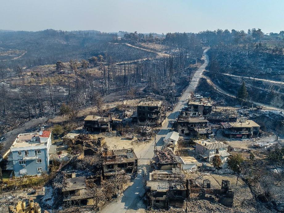 CHP'li Budak: Manavgat'ta 37 mahalle kısmen ya da tamamen yandı