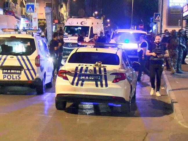 İstanbul'da ailesinden iki kişiyi silahla rehin alan şahıs yakalandı