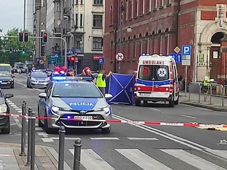 Polonya'da feci olay: Otobüs şoförü kavga edenleri ezdi