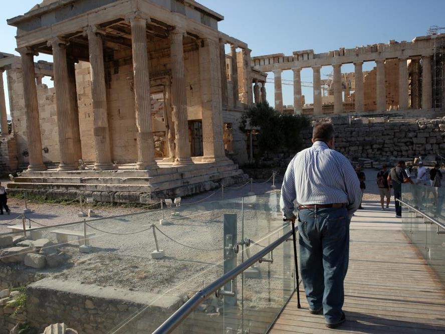 Yunanistan’da aşırı sıcaklar nedeni ile açık hava müzeleri kapatılıyor