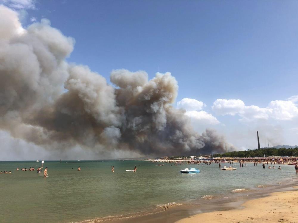 İtalya'da orman yangınları ile mücadele sürüyor