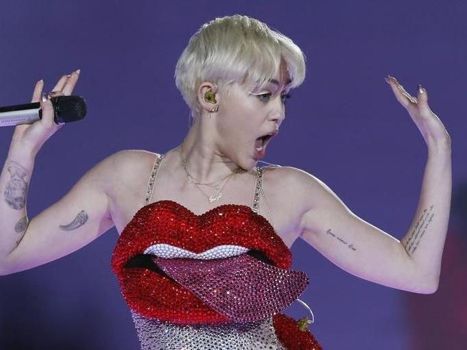 Miley Cyrus, kripto milyarderi için sahne aldı